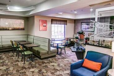 هتل Comfort Suites Pittsburgh Airport