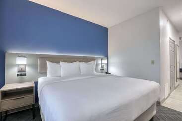 هتل Comfort Suites Milwaukee Airport