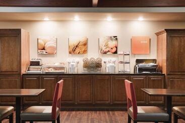 هتل Comfort Suites Milwaukee Airport