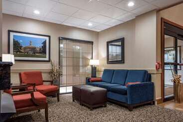 هتل Comfort Suites Near Penn State