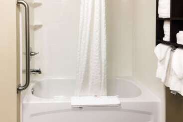 هتل Comfort Suites Regency Park