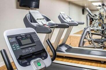 هتل Comfort Suites Regency Park