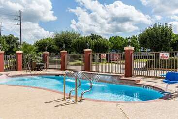هتل Comfort Suites Westchase Houston Energy Corridor