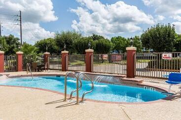 هتل Comfort Suites Westchase Houston Energy Corridor