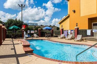 هتل Comfort Suites Westchase Houston Energy Corridor
