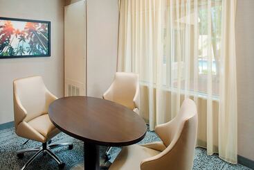 هتل Courtyard By Marriott West Palm Beach Airport