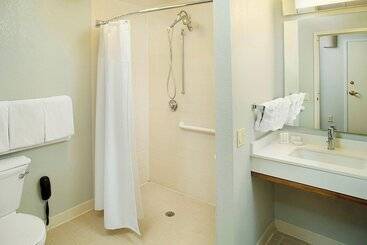 هتل Courtyard By Marriott West Palm Beach Airport