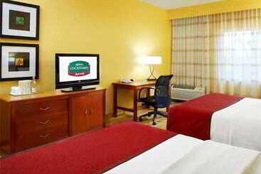 هتل Courtyard By Marriott West Palm Beach Airport