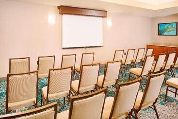 هتل Courtyard By Marriott West Palm Beach Airport