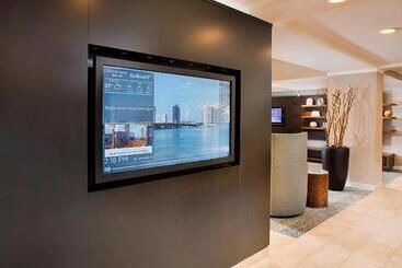 هتل Courtyard By Marriott West Palm Beach Airport