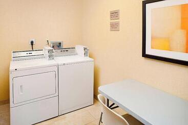 هتل Courtyard By Marriott West Palm Beach Airport