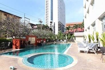 هتل Crown Pattaya Beach