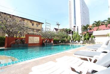 هتل Crown Pattaya Beach