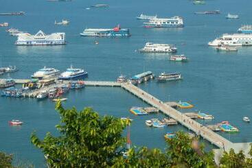 هتل Crown Pattaya Beach