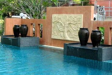 هتل Crown Pattaya Beach