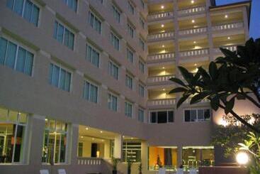 هتل Crown Pattaya Beach