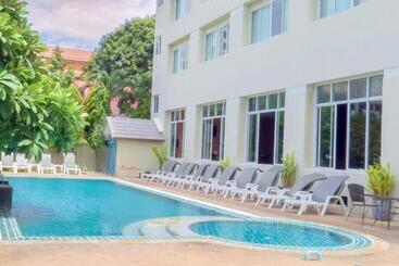 هتل Crown Pattaya Beach