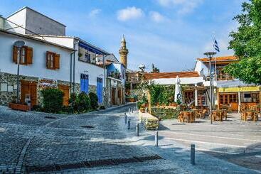 هتل Cyprus Villages