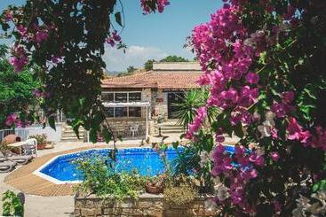هتل Cyprus Villages