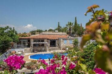 هتل Cyprus Villages