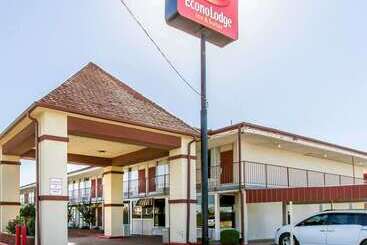 هتل Econo Lodge Inn & Suites Near Bricktown