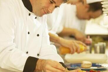 فندق Fairfield Inn & Suites By Marriott Montreal Airport