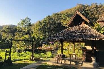هتل Fern Resort Mae Hong Son