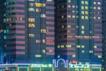 هتل Golden Tulip Sharjah