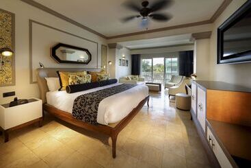 هتل Grand Palladium Lady Hamilton Resort & Spa   All Inclusive