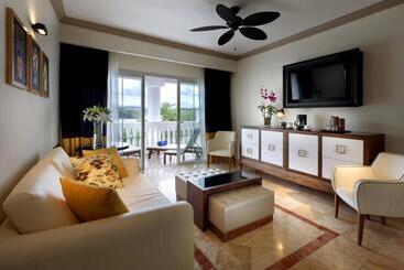 هتل Grand Palladium Lady Hamilton Resort & Spa All Inclusive