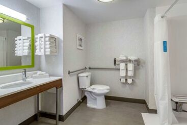 هتل Hampton Inn & Suites By Hilton Edmonton/west