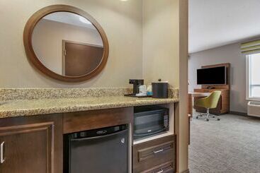 هتل Hampton Inn & Suites By Hilton Edmonton/west