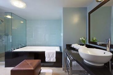 هتل The Hilton Club   New York