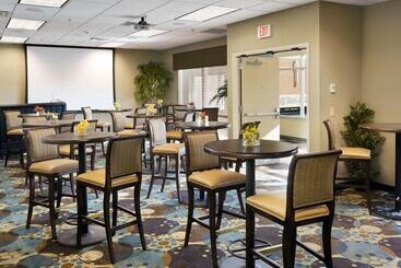 هتل Hilton Garden Inn Mankato Downtown