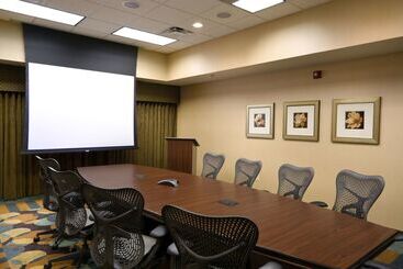 هتل Hilton Garden Inn Mankato Downtown