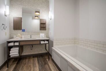 هتل Hilton Garden Inn Mankato Downtown