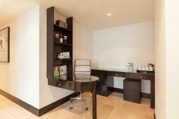 هتل Holiday Inn Dubai Al Barsha, An Ihg