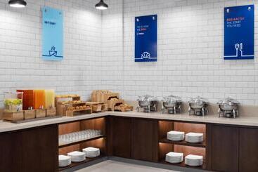 هتل Holiday Inn Express Dubai Safa Park, An Ihg