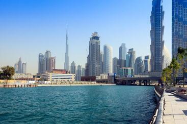 هتل Holiday Inn Express Dubai Safa Park, An Ihg
