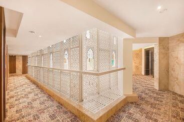 هتل Hrj Sarovar Portico Indore
