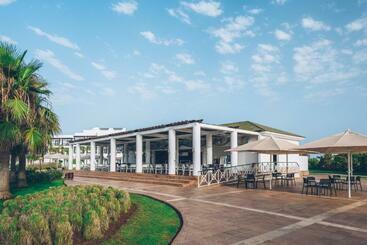هتل Iberostar Waves Saidia