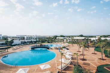 هتل Iberostar Waves Saidia