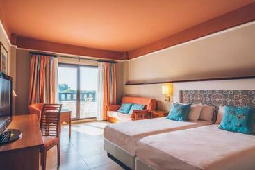 هتل Iberostar Waves Saidia