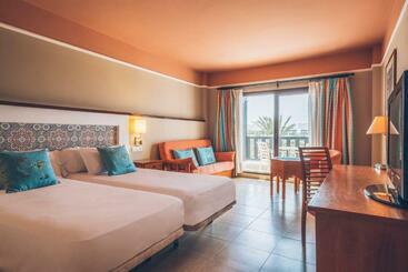 هتل Iberostar Waves Saidia
