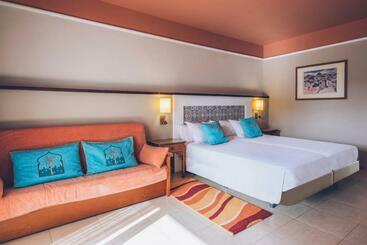 هتل Iberostar Waves Saidia