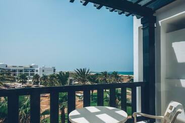 هتل Iberostar Waves Saidia