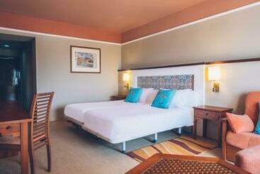 هتل Iberostar Waves Saidia