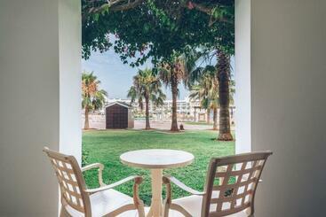 هتل Iberostar Waves Saidia