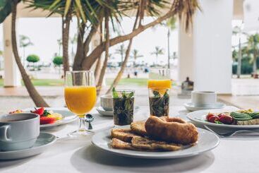 هتل Iberostar Waves Saidia