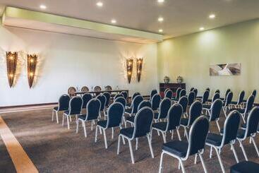هتل Iberostar Waves Saidia